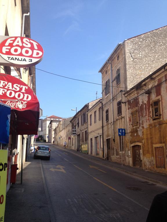 Old Town Room Pula Exterior photo